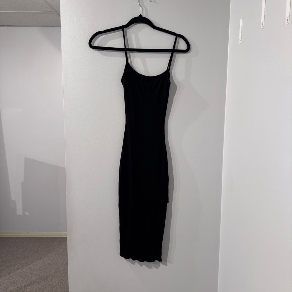 Windsor Classic Black Midi Dress w side slit